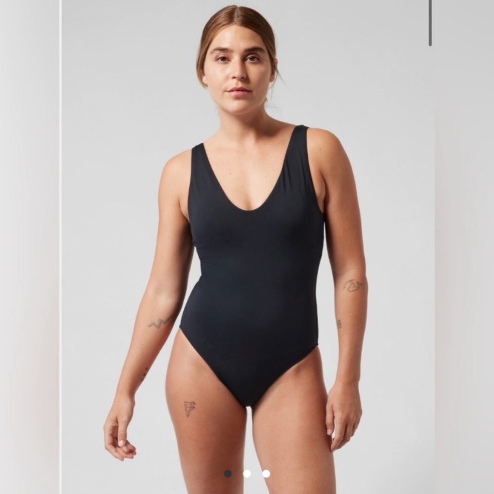 NWT Athleta Seychelles One Piece Swimsuit. Medium.